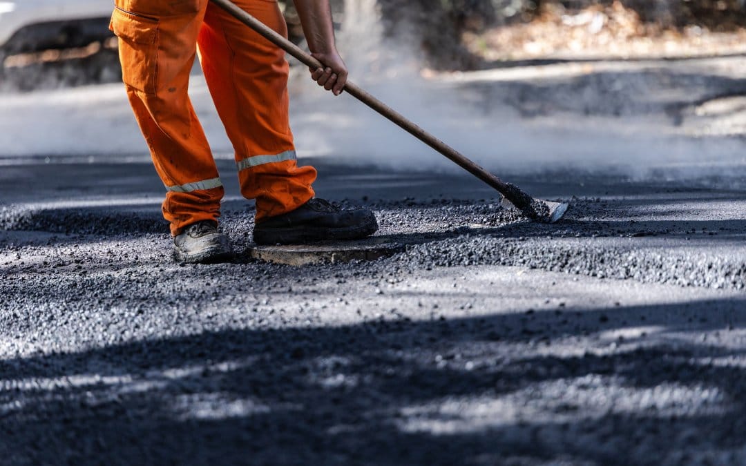 Replacing vs. Resurfacing Asphalt Pavement: What’s the Right Choice for Your Driveway?